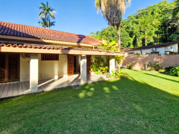 Casa a venda com 5 dormitórios em condomínio na Praia Dura | Ubatuba