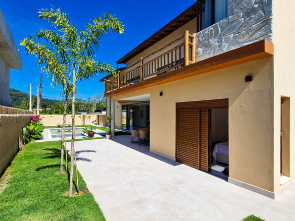 Casa Nova de Alto Padrão a venda na Praia da Mococa | Arquitetura Contemporânea e Lazer Privativo