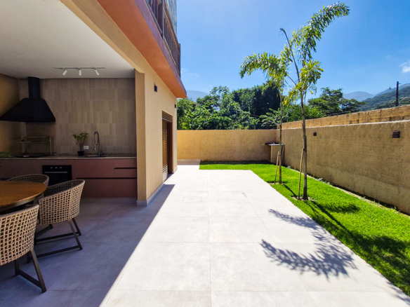 Casa Nova de Alto Padrão a venda na Praia da Mococa | Arquitetura Contemporânea e Lazer Privativo