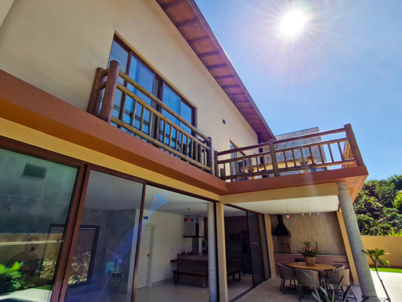 Casa Nova de Alto Padrão a venda na Praia da Mococa | Arquitetura Contemporânea e Lazer Privativo