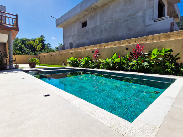 Casa Nova de Alto Padrão a venda na Praia da Mococa | Arquitetura Contemporânea e Lazer Privativo