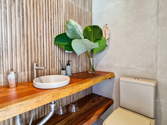 Casa Nova de Alto Padrão a venda na Praia da Mococa | Arquitetura Contemporânea e Lazer Privativo