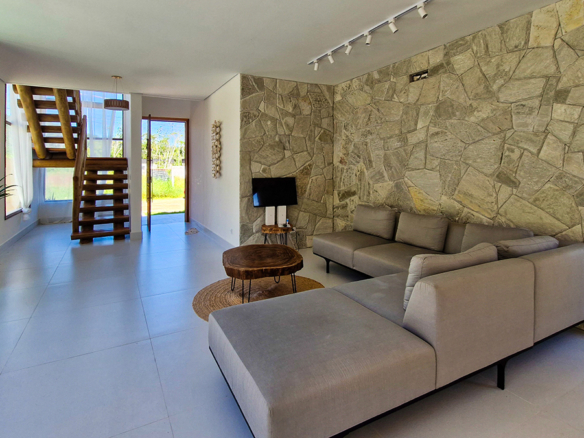 Casa Nova de Alto Padrão a venda na Praia da Mococa | Arquitetura Contemporânea e Lazer Privativo