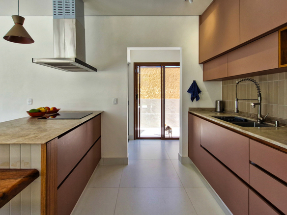 Casa Nova de Alto Padrão a venda na Praia da Mococa | Arquitetura Contemporânea e Lazer Privativo