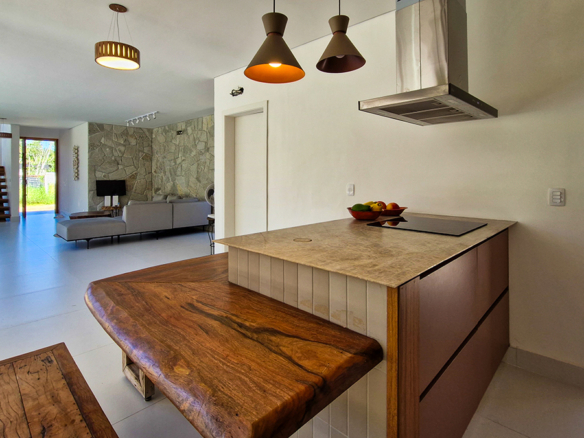Casa Nova de Alto Padrão a venda na Praia da Mococa | Arquitetura Contemporânea e Lazer Privativo
