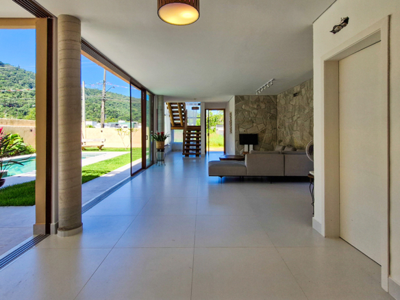 Casa Nova de Alto Padrão a venda na Praia da Mococa | Arquitetura Contemporânea e Lazer Privativo