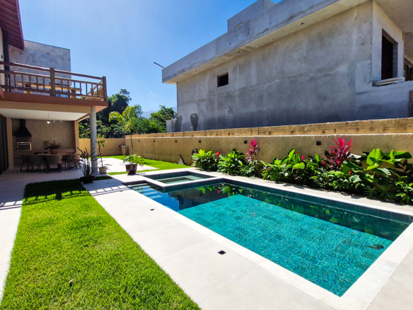 Casa Nova de Alto Padrão a venda na Praia da Mococa | Arquitetura Contemporânea e Lazer Privativo