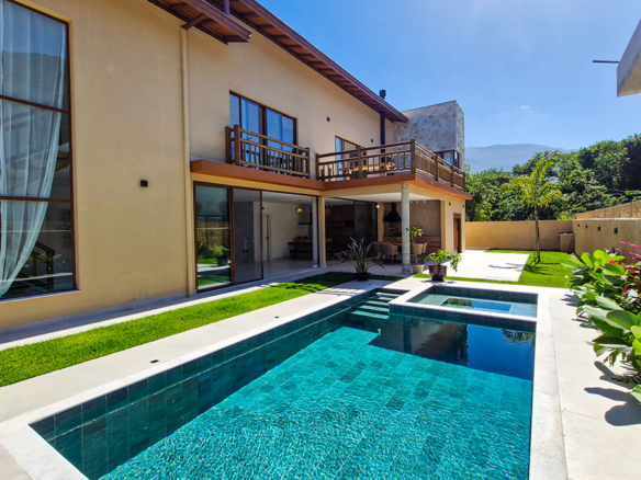 Casa Nova de Alto Padrão a venda na Praia da Mococa | Arquitetura Contemporânea e Lazer Privativo