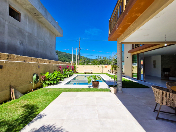 Casa Nova de Alto Padrão a venda na Praia da Mococa | Arquitetura Contemporânea e Lazer Privativo