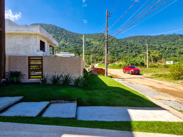 Casa Nova de Alto Padrão a venda na Praia da Mococa | Arquitetura Contemporânea e Lazer Privativo