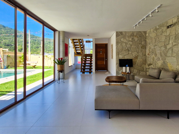 Casa Nova de Alto Padrão a venda na Praia da Mococa | Arquitetura Contemporânea e Lazer Privativo