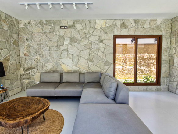 Casa Nova de Alto Padrão a venda na Praia da Mococa | Arquitetura Contemporânea e Lazer Privativo
