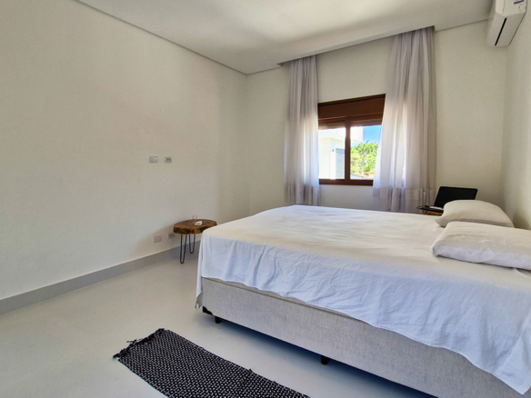 Casa Nova de Alto Padrão a venda na Praia da Mococa | Arquitetura Contemporânea e Lazer Privativo