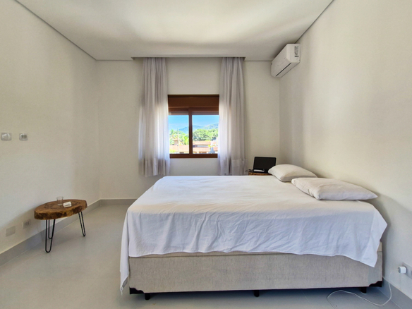 Casa Nova de Alto Padrão a venda na Praia da Mococa | Arquitetura Contemporânea e Lazer Privativo