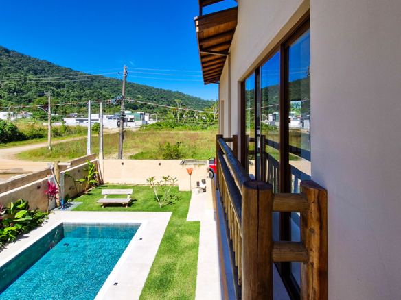 Casa Nova de Alto Padrão a venda na Praia da Mococa | Arquitetura Contemporânea e Lazer Privativo