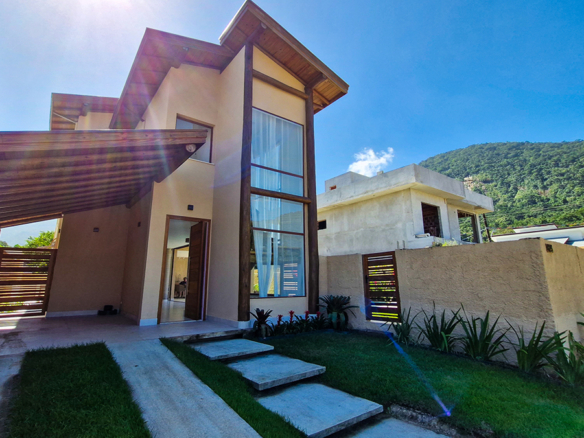 Casa Nova de Alto Padrão a venda na Praia da Mococa | Arquitetura Contemporânea e Lazer Privativo