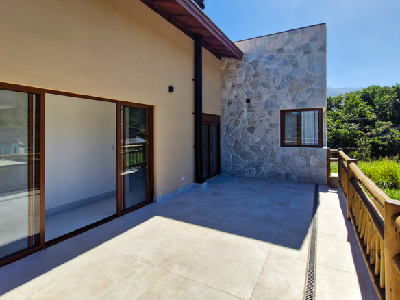 Casa Nova de Alto Padrão a venda na Praia da Mococa | Arquitetura Contemporânea e Lazer Privativo