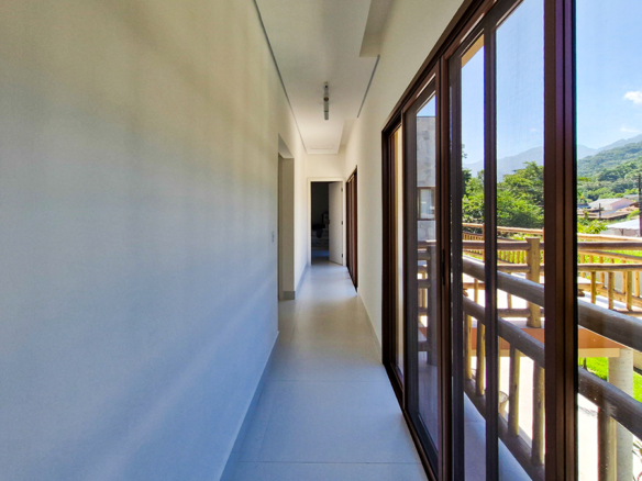 Casa Nova de Alto Padrão a venda na Praia da Mococa | Arquitetura Contemporânea e Lazer Privativo
