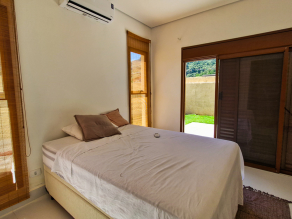 Casa Nova de Alto Padrão a venda na Praia da Mococa | Arquitetura Contemporânea e Lazer Privativo