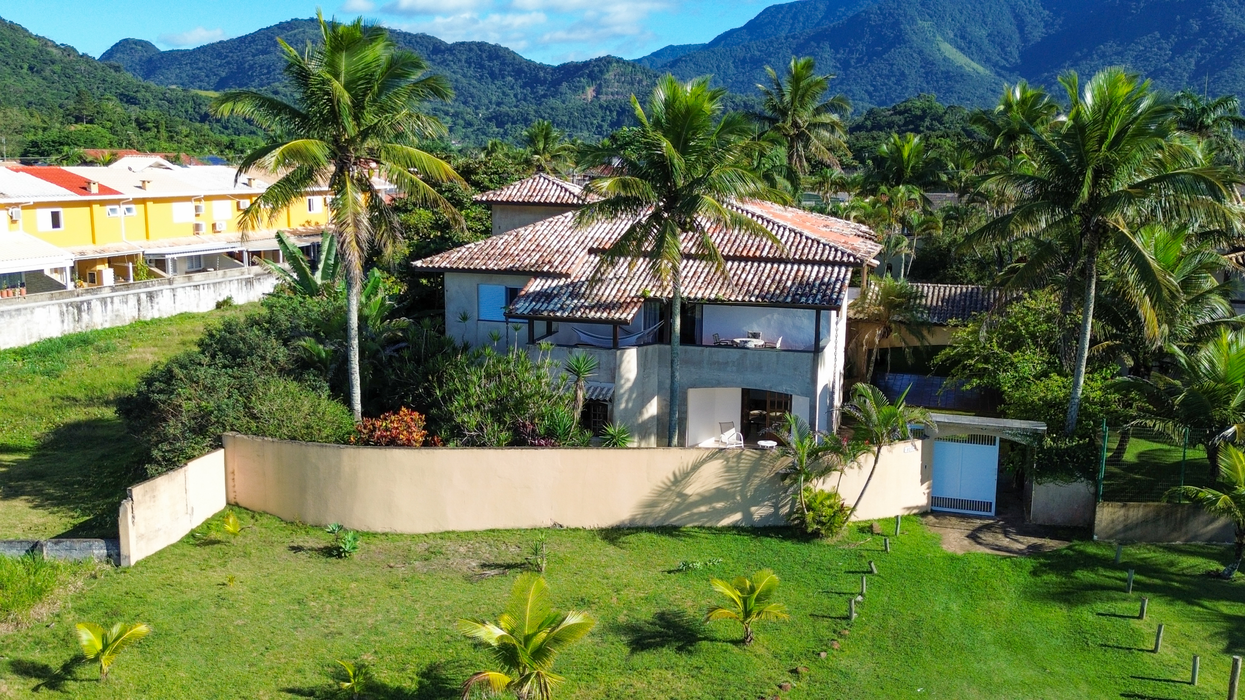Frente mar a venda exclusiva na Praia do Capricórnio – Um Refúgio de Luxo em Caraguatatuba