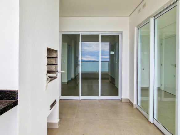 Apartamento Frente Mar à Venda na Praia de Massaguaçu – Caraguatatuba/SP