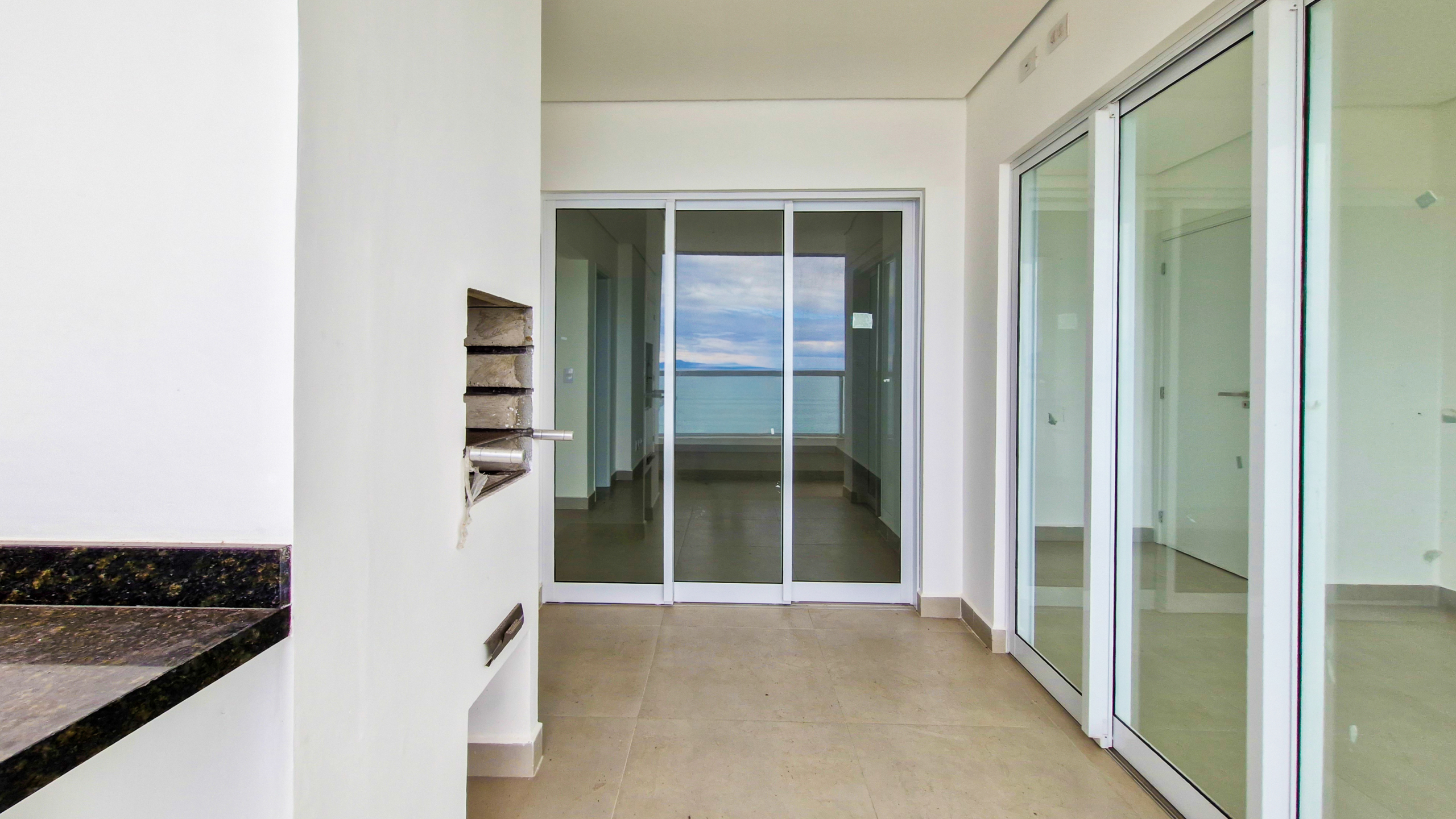 Apartamento Frente Mar à Venda na Praia de Massaguaçu – Caraguatatuba/SP