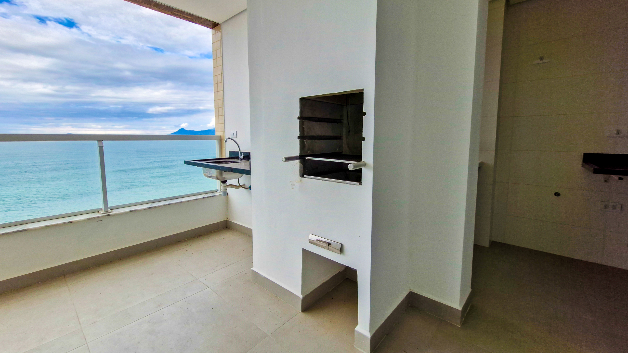 Apartamento Frente Mar à Venda na Praia de Massaguaçu – Caraguatatuba/SP
