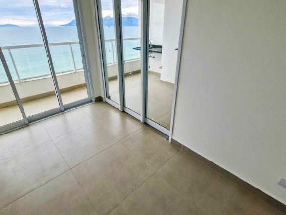 Apartamento Frente Mar à Venda na Praia de Massaguaçu – Caraguatatuba/SP
