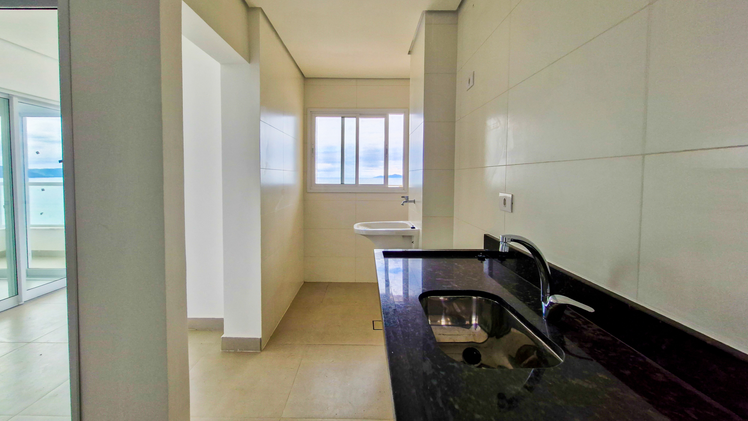 Apartamento Frente Mar à Venda na Praia de Massaguaçu – Caraguatatuba/SP