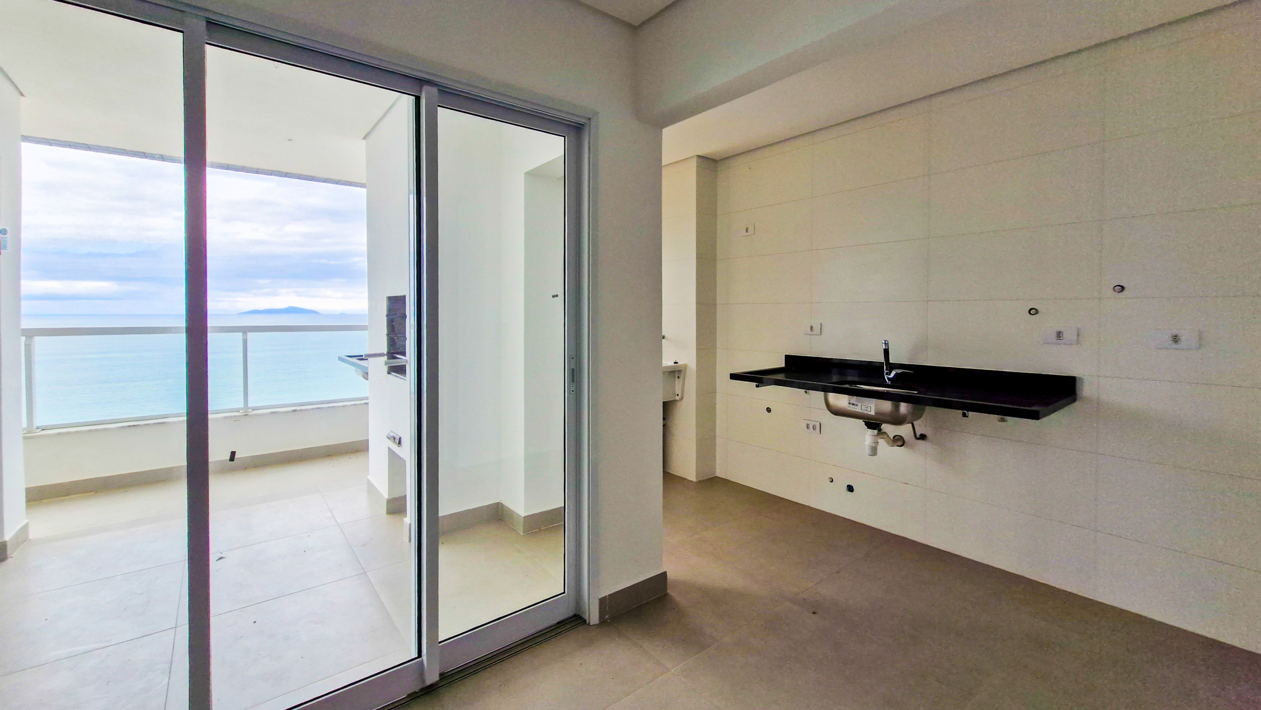 Apartamento Frente Mar à Venda na Praia de Massaguaçu – Caraguatatuba/SP