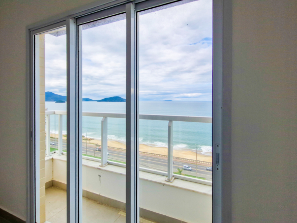 Apartamento Frente Mar à Venda na Praia de Massaguaçu – Caraguatatuba/SP
