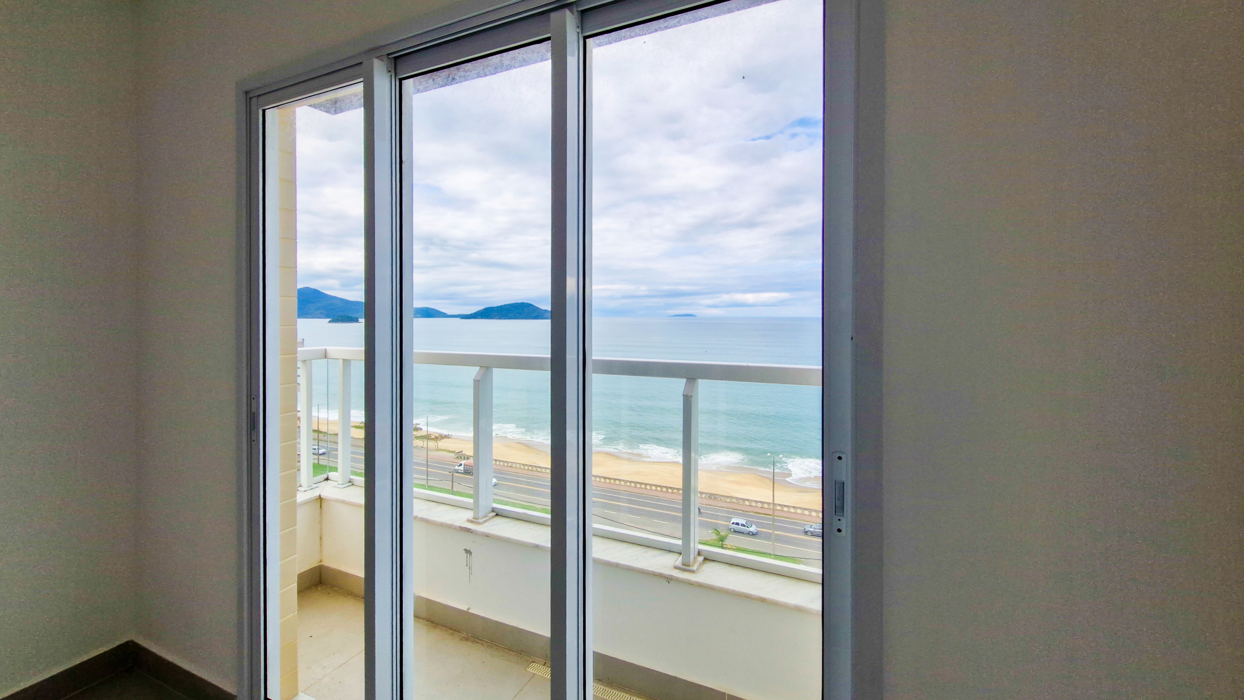 Apartamento Frente Mar à Venda na Praia de Massaguaçu – Caraguatatuba/SP