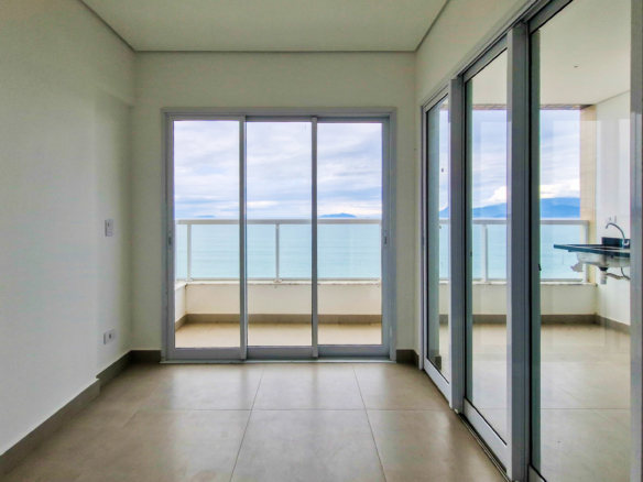 Apartamento Frente Mar à Venda na Praia de Massaguaçu – Caraguatatuba/SP