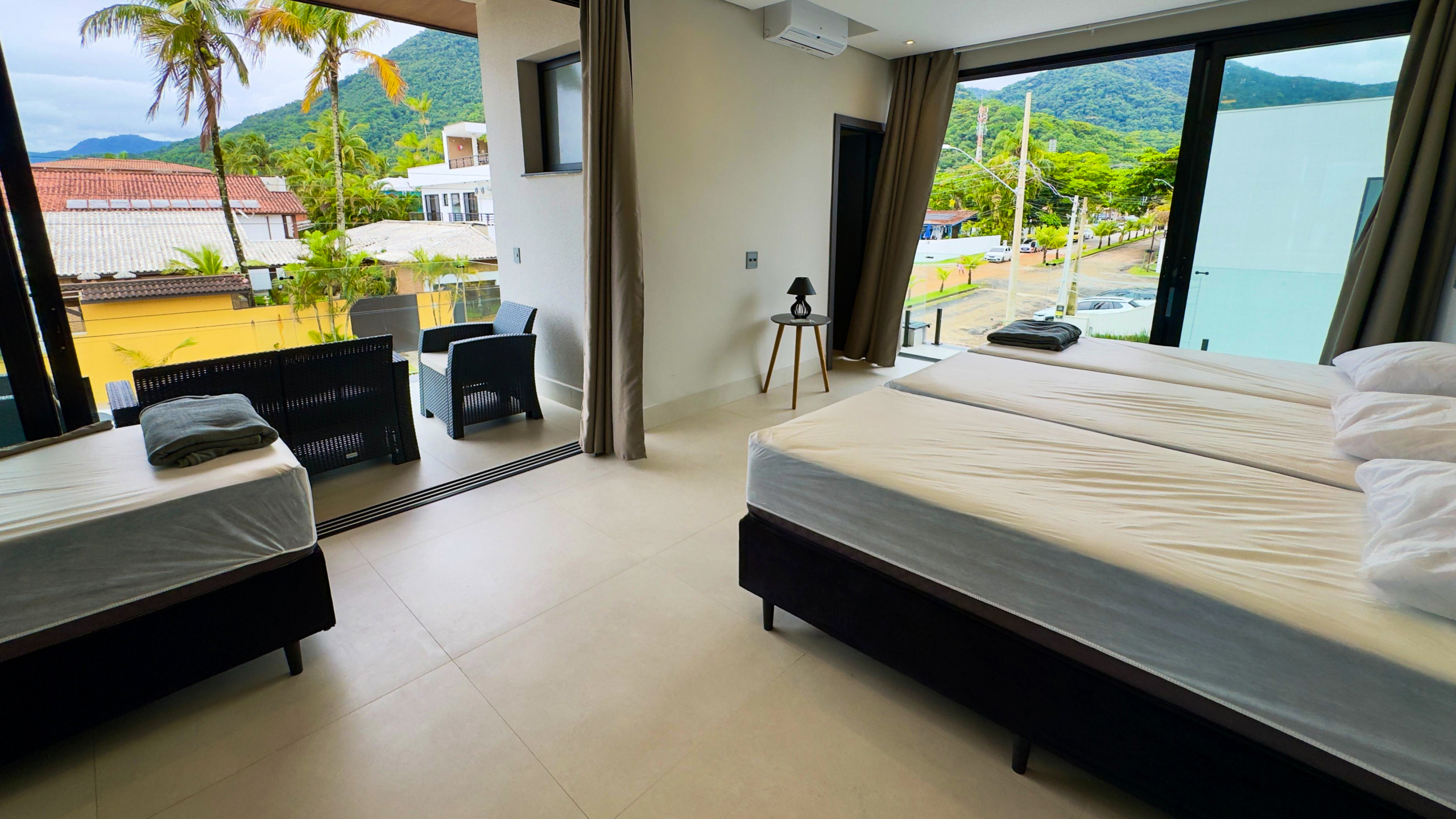 Casa Frente Mar com 5 Suítes e Piscina Aquecida na Praia da Lagoinha – Ubatuba