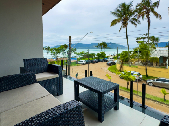 Casa Frente Mar com 5 Suítes e Piscina Aquecida na Praia da Lagoinha – Ubatuba
