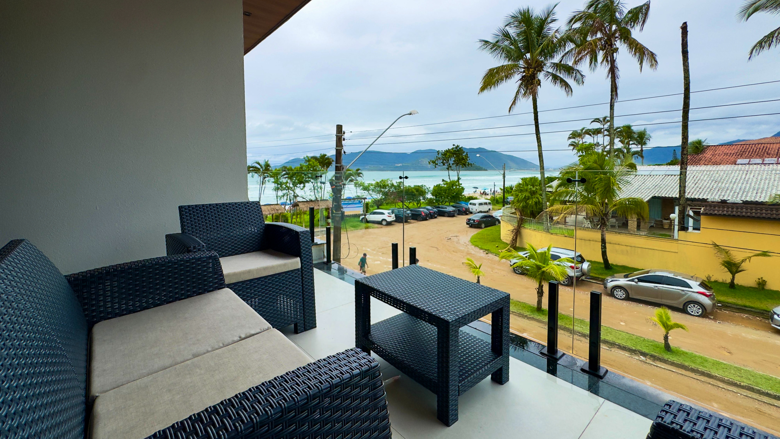 Casa Frente Mar com 5 Suítes e Piscina Aquecida na Praia da Lagoinha – Ubatuba