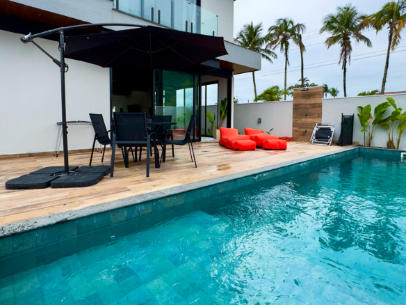Casa Frente Mar com 5 Suítes e Piscina Aquecida na Praia da Lagoinha – Ubatuba