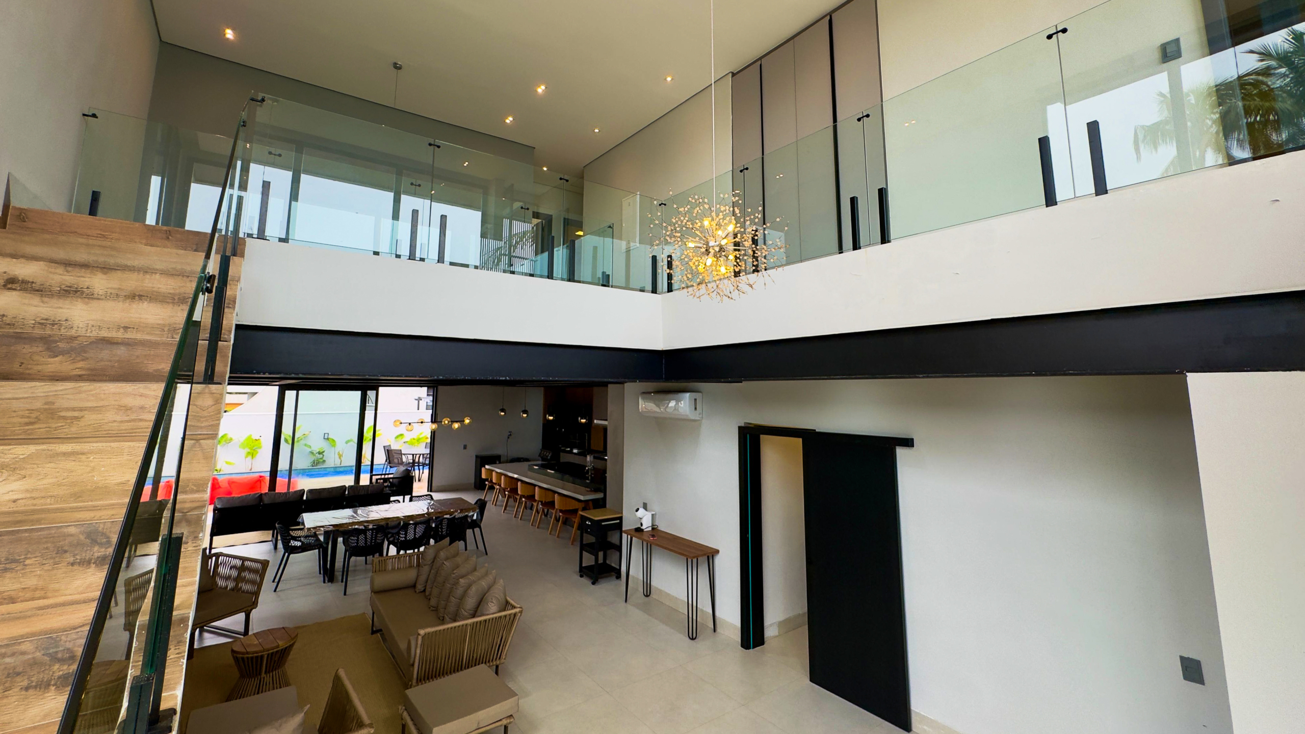 Casa Frente Mar com 5 Suítes e Piscina Aquecida na Praia da Lagoinha – Ubatuba