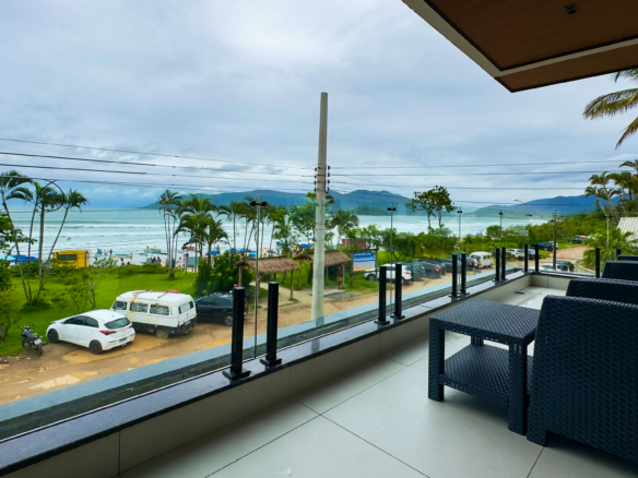 Casa Frente Mar com 5 Suítes e Piscina Aquecida na Praia da Lagoinha – Ubatuba