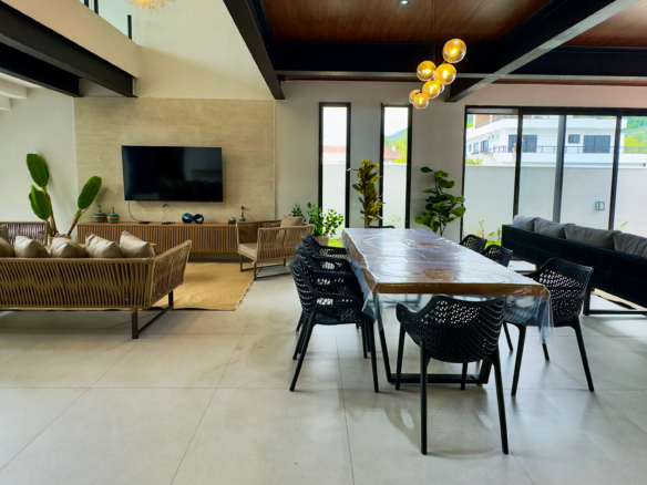 Casa Frente Mar com 5 Suítes e Piscina Aquecida na Praia da Lagoinha – Ubatuba