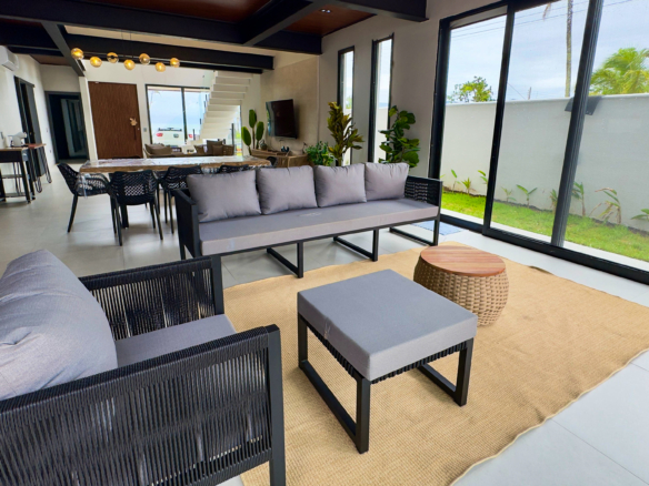 Casa Frente Mar com 5 Suítes e Piscina Aquecida na Praia da Lagoinha – Ubatuba