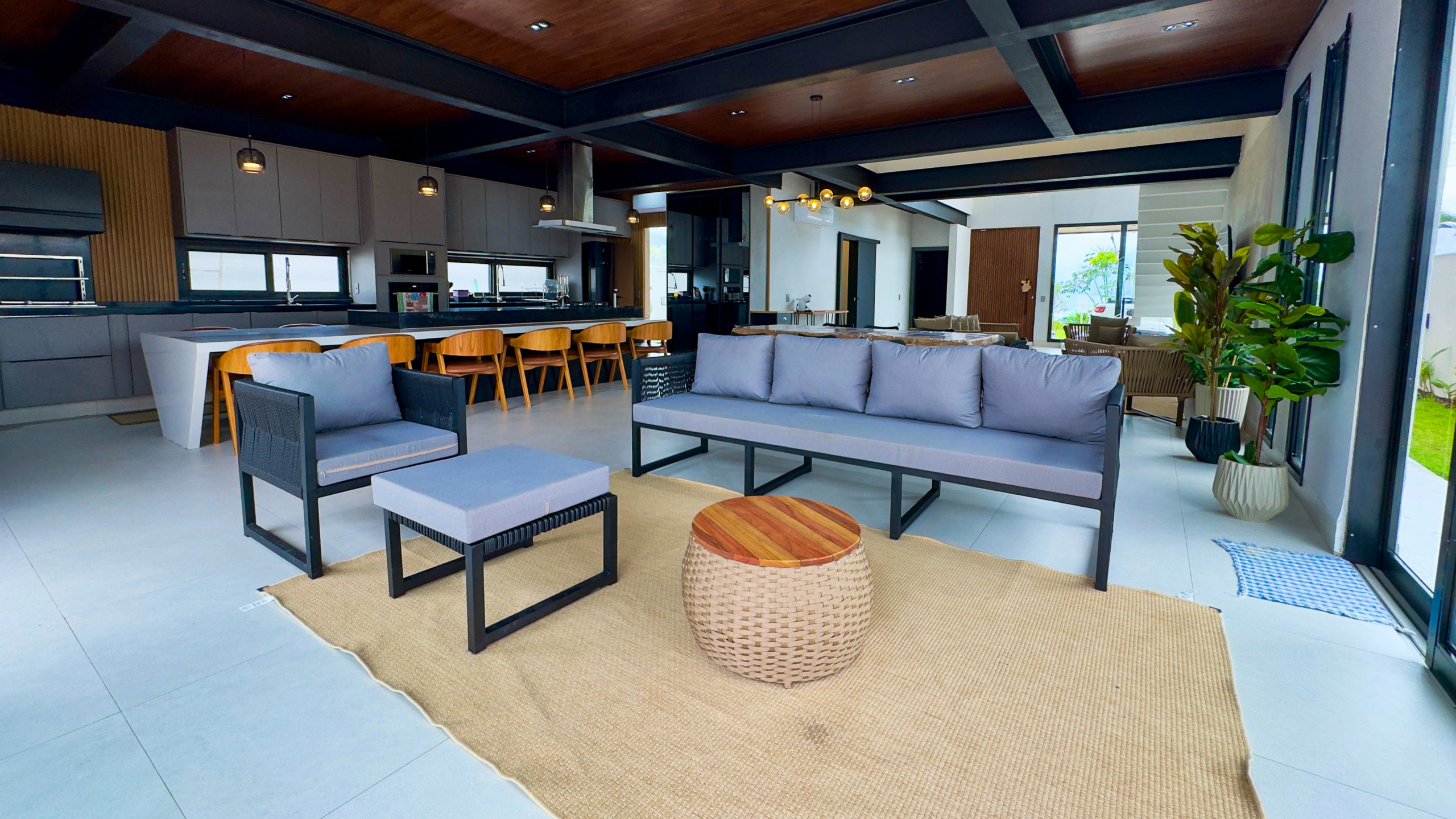 Casa Frente Mar com 5 Suítes e Piscina Aquecida na Praia da Lagoinha – Ubatuba