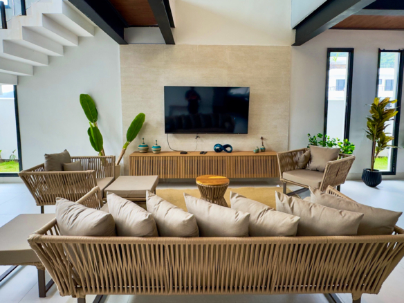 Casa Frente Mar com 5 Suítes e Piscina Aquecida na Praia da Lagoinha – Ubatuba