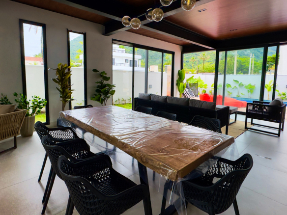 Casa Frente Mar com 5 Suítes e Piscina Aquecida na Praia da Lagoinha – Ubatuba
