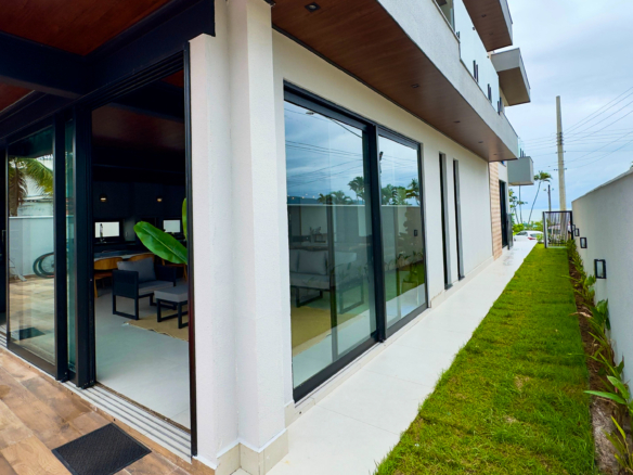 Casa Frente Mar com 5 Suítes e Piscina Aquecida na Praia da Lagoinha – Ubatuba