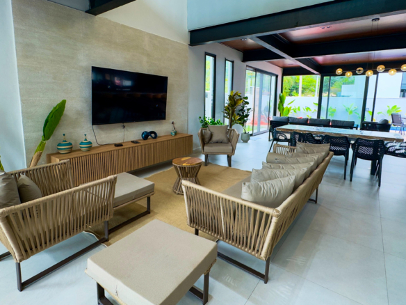 Casa Frente Mar com 5 Suítes e Piscina Aquecida na Praia da Lagoinha – Ubatuba