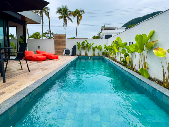 Casa Frente Mar com 5 Suítes e Piscina Aquecida na Praia da Lagoinha – Ubatuba