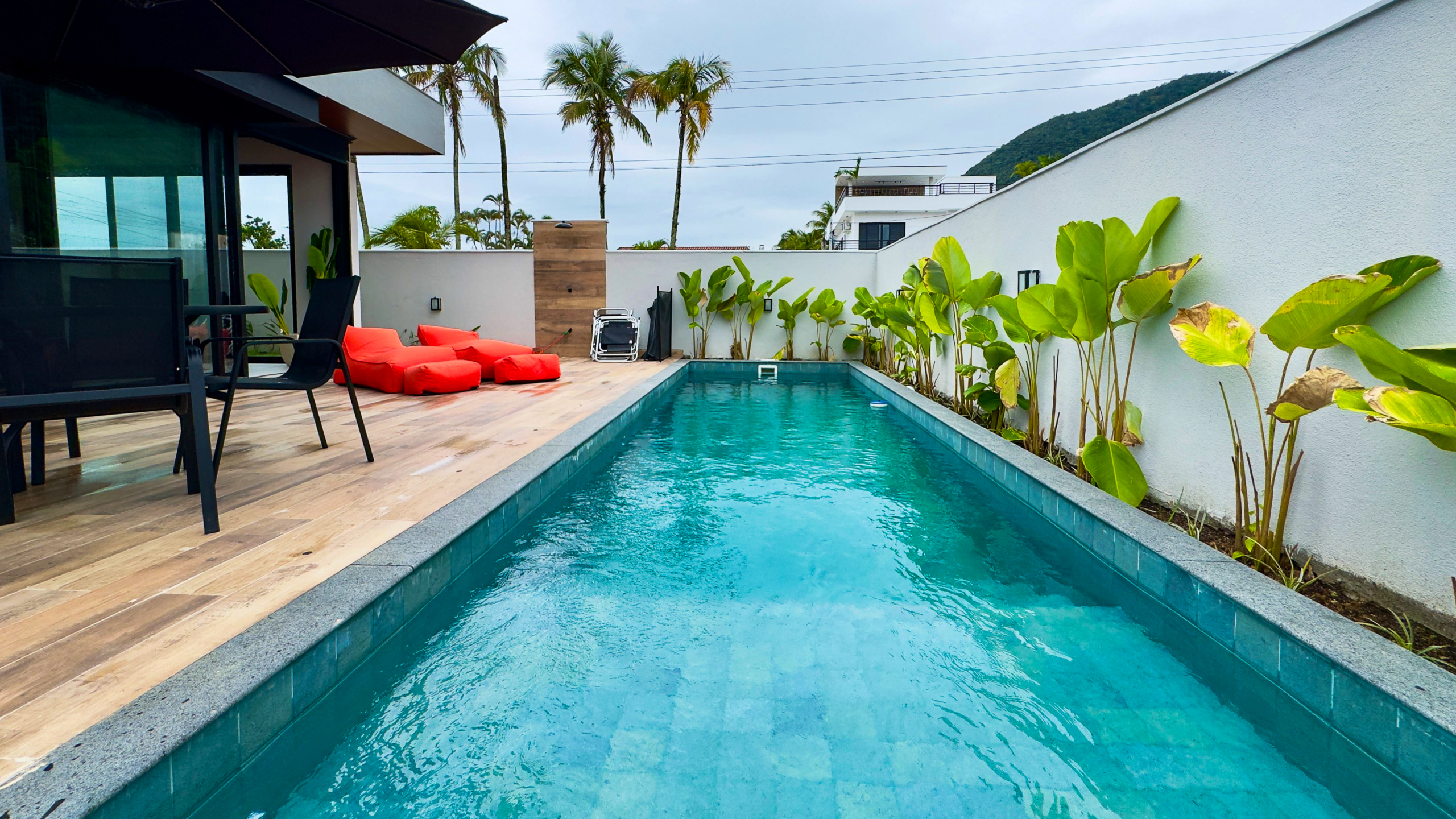 Casa Frente Mar com 5 Suítes e Piscina Aquecida na Praia da Lagoinha – Ubatuba