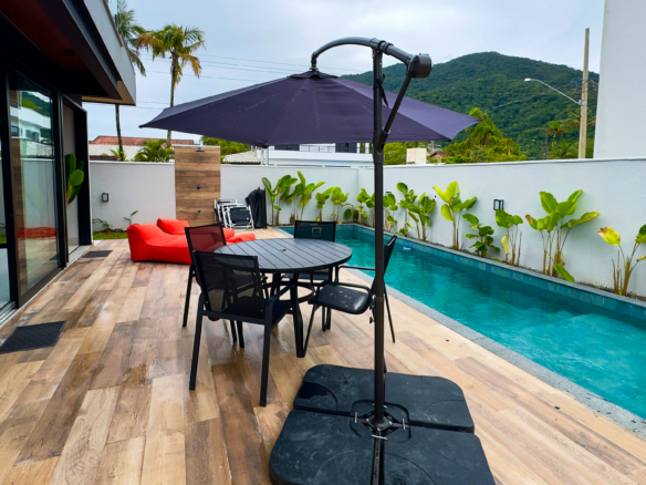 Casa Frente Mar com 5 Suítes e Piscina Aquecida na Praia da Lagoinha – Ubatuba