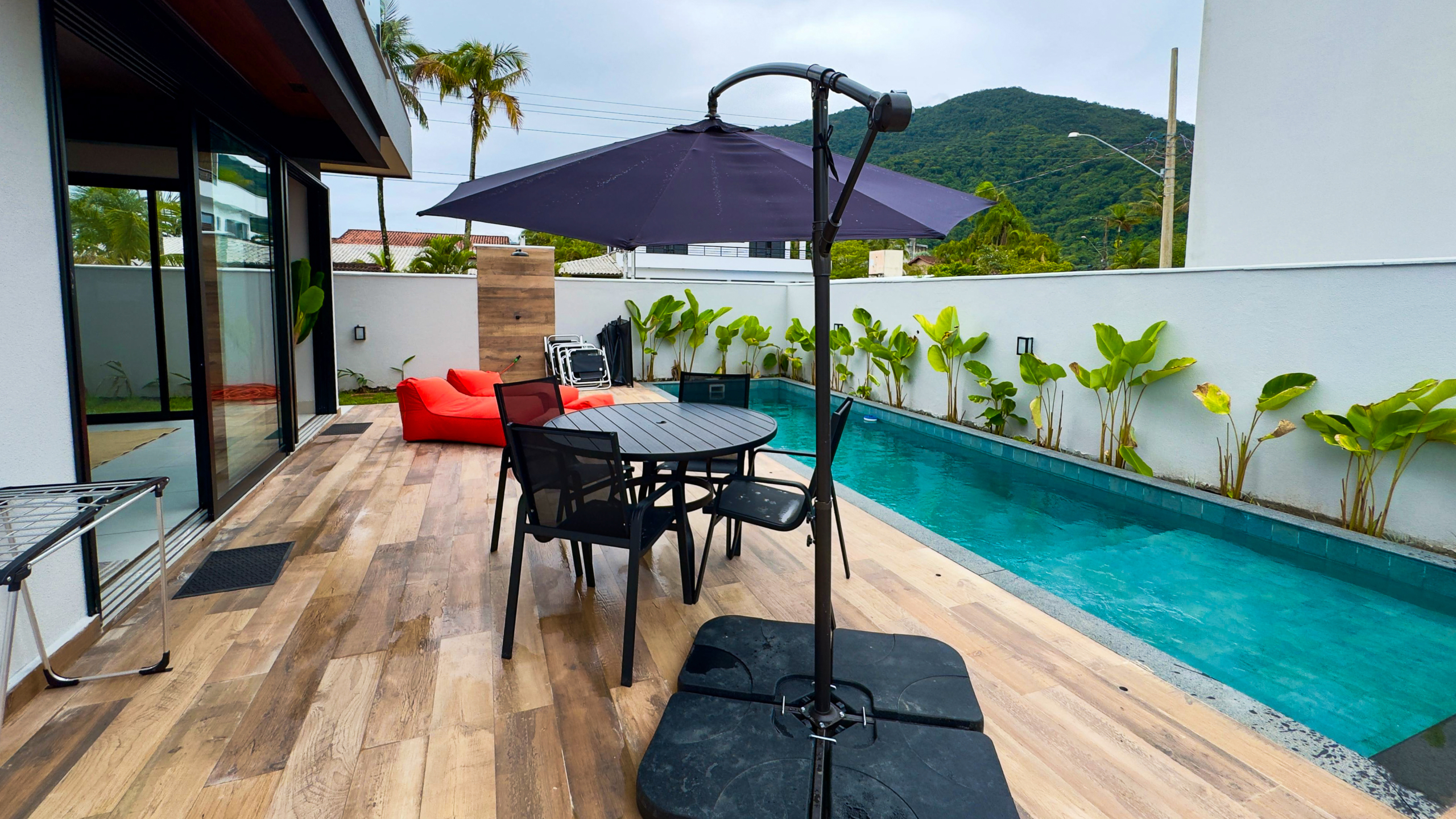Casa Frente Mar com 5 Suítes e Piscina Aquecida na Praia da Lagoinha – Ubatuba